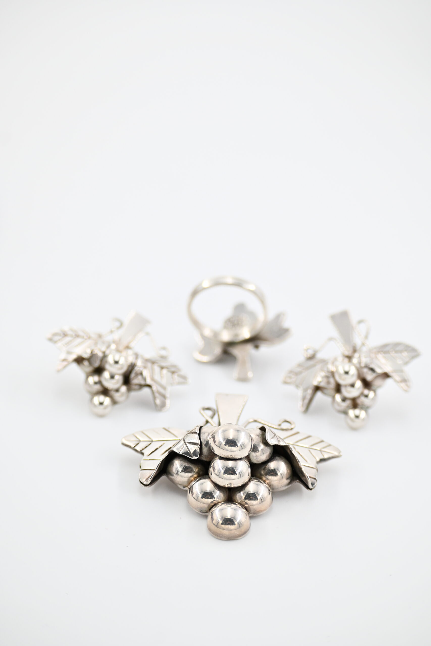 Taxco Mexican Sterling Silver Grape Cluster Suite Pendant Earrings Ring - Image 4
