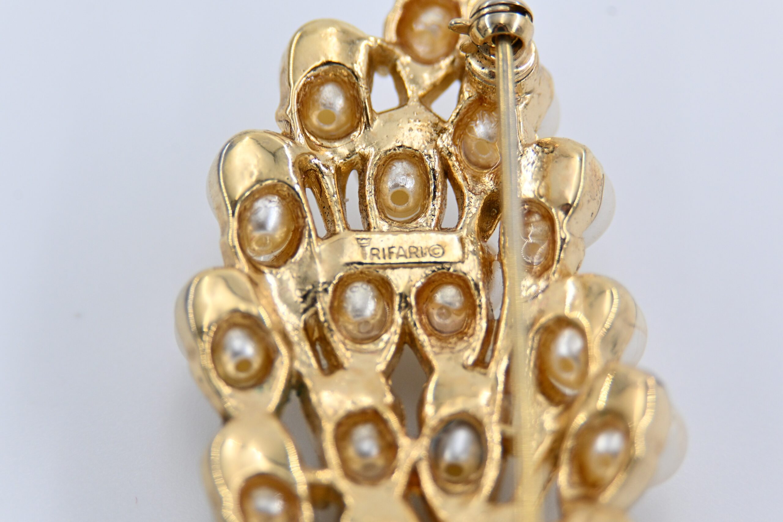Vintage Trifari Gold Tone Faux Pearl Cluster Leaf Brooch - Image 3