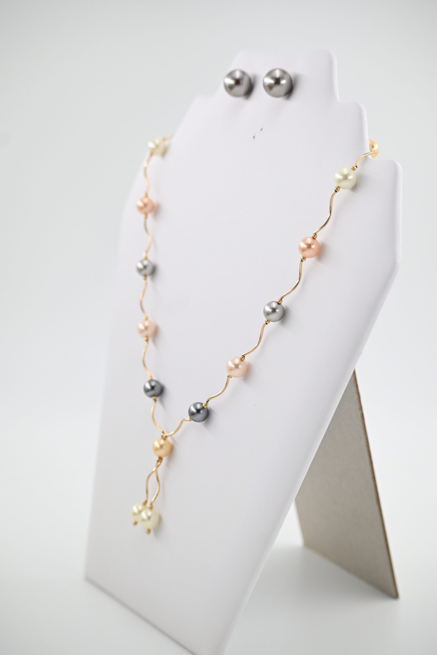 14K Yellow Gold and Cultured Pearl Lariet Style Necklace - Image 3