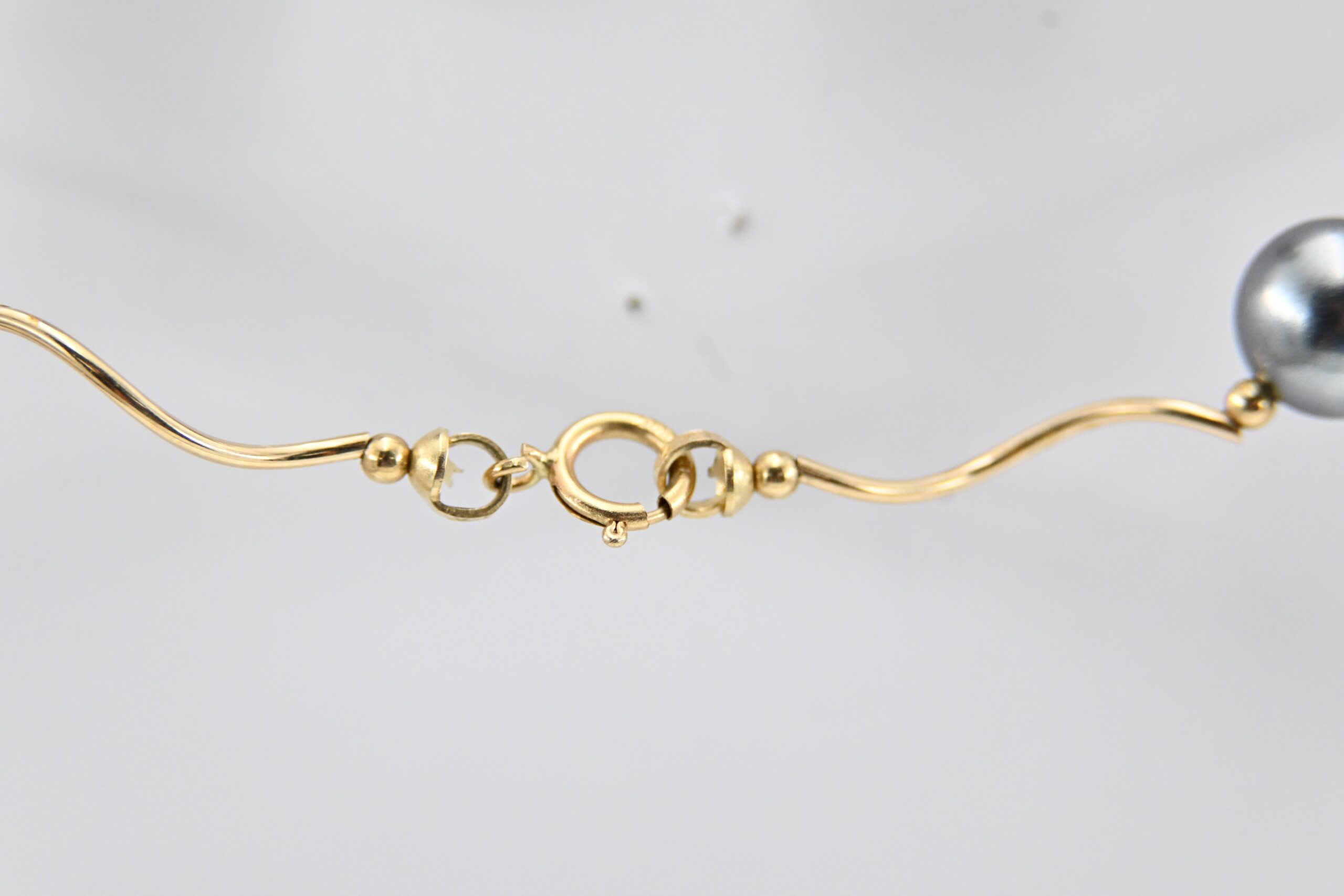 14K Yellow Gold and Cultured Pearl Lariet Style Necklace - Image 4