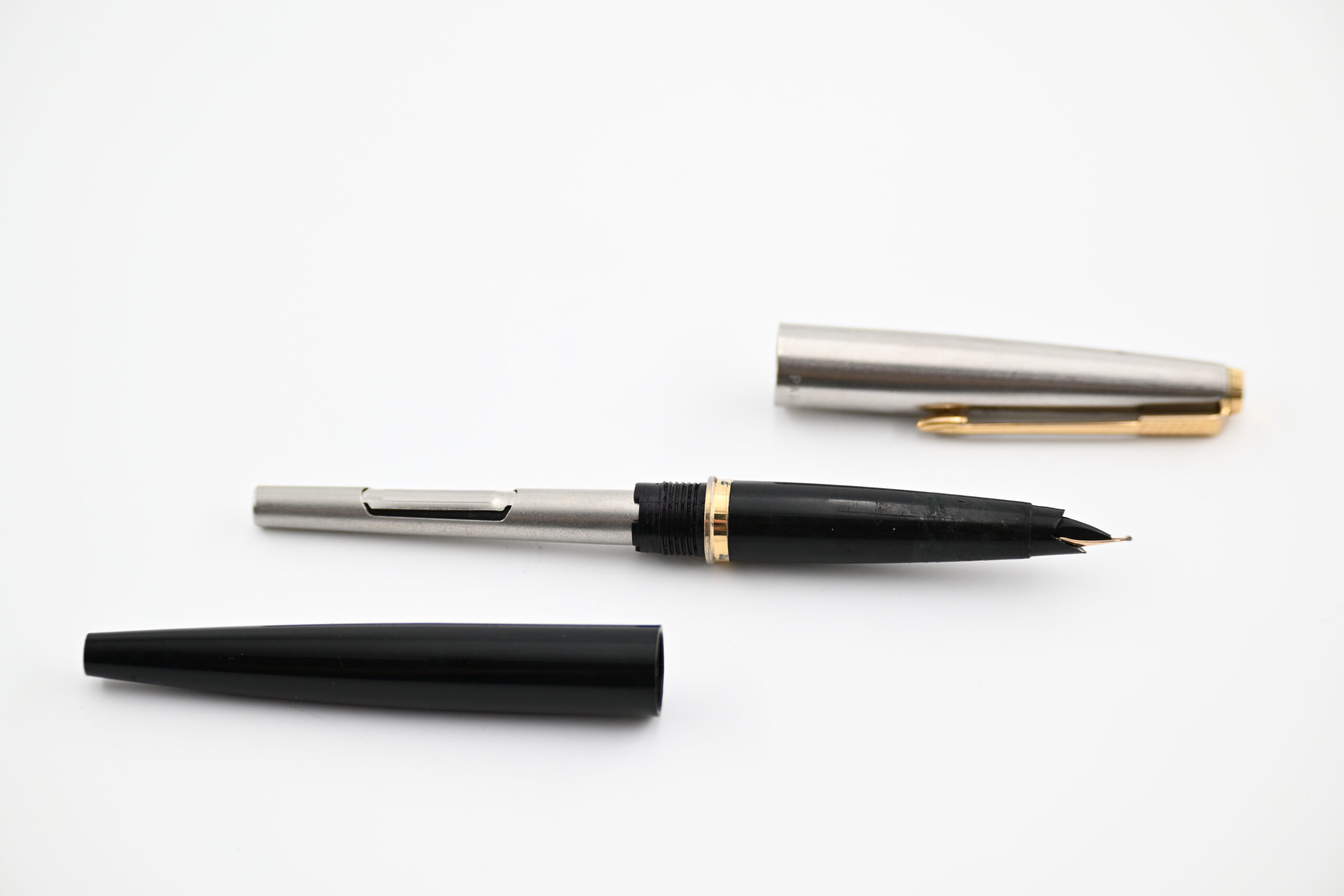 Vintage Parker 45 Fountain Pen with Stainless Steel Cap and Black Barrel - Image 4