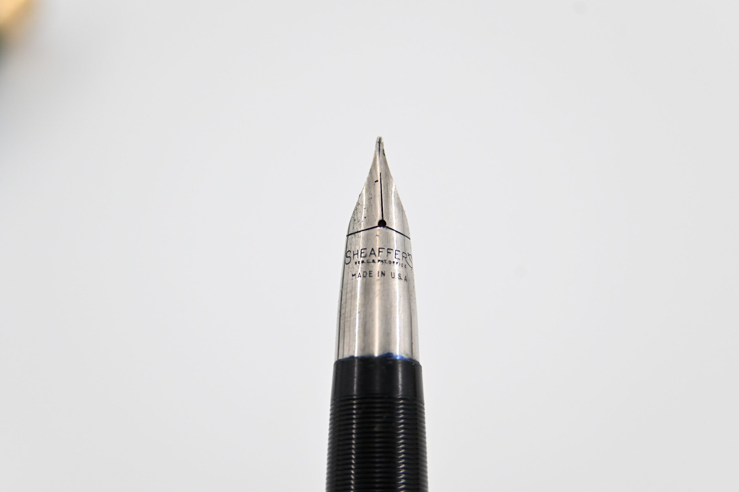 Vintage Sheaffer Green Fountain Pen with Gold-Tone Trim, Made in USA - Image 4