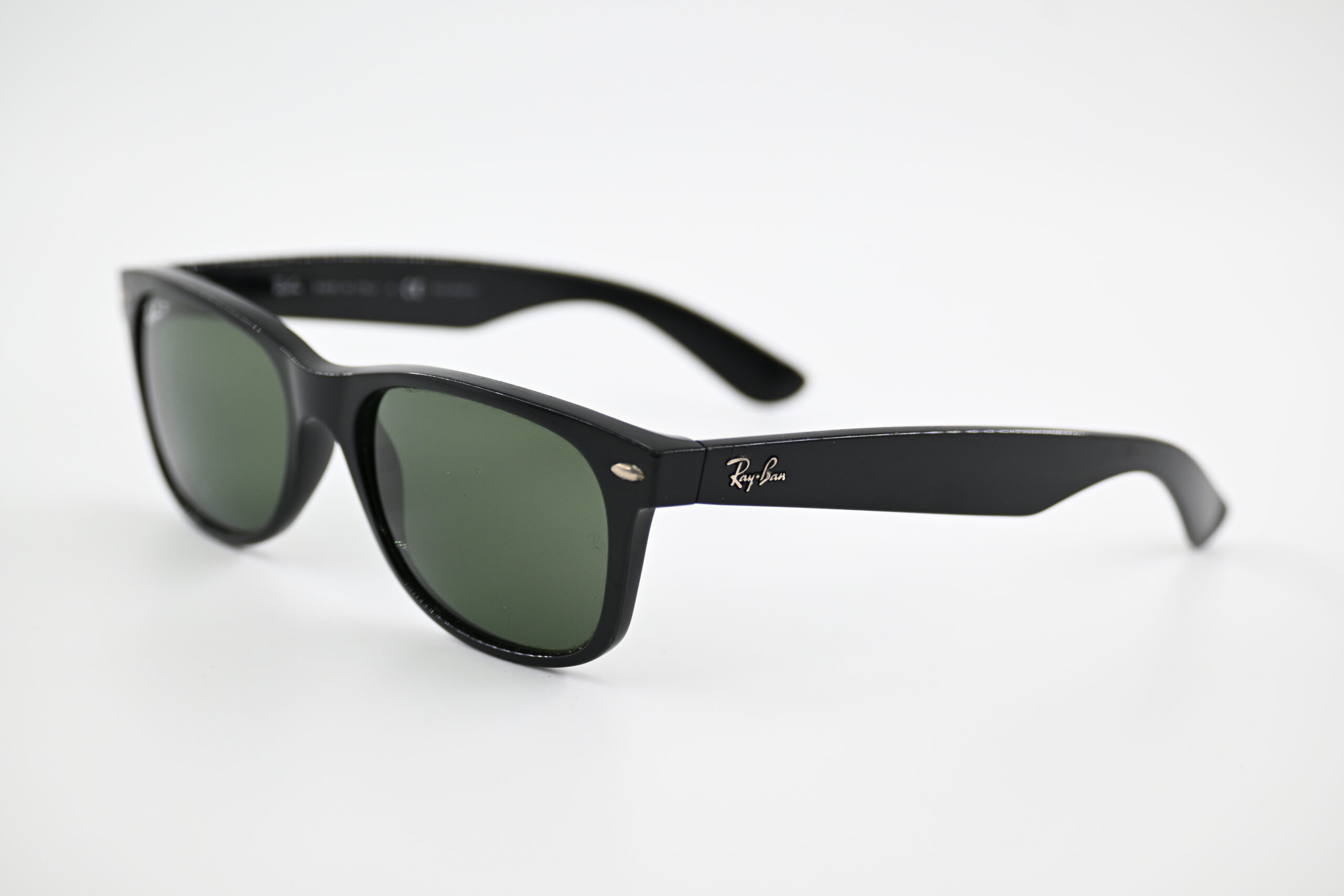 Ray-Ban New Wayfarer Black Polarized Sunglasses with G-15 Green Lenses - Image 2