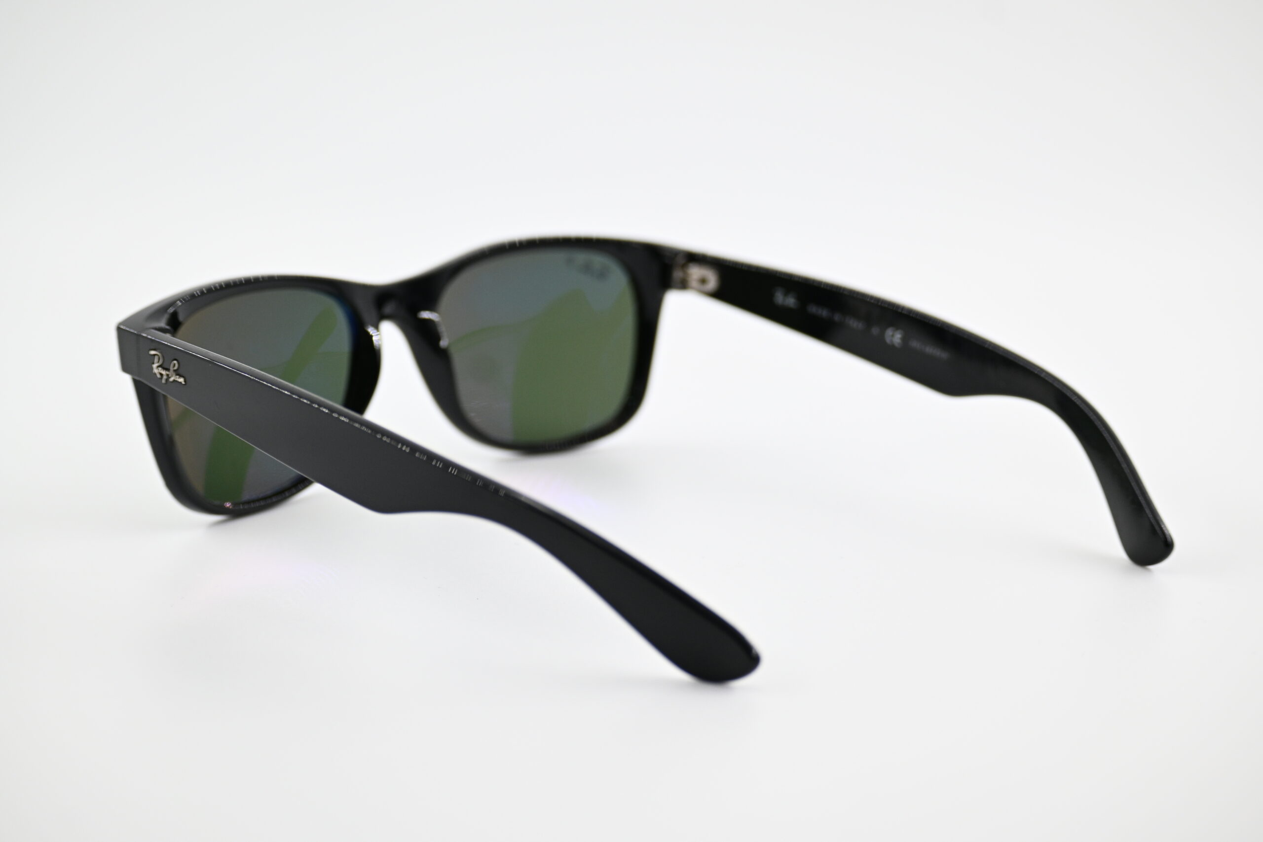 Ray-Ban New Wayfarer Black Polarized Sunglasses with G-15 Green Lenses - Image 3