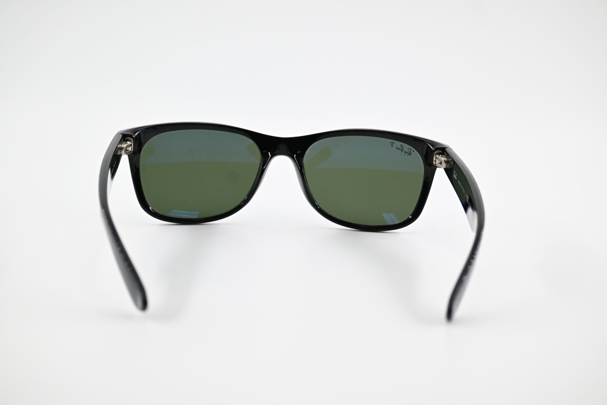 Ray-Ban New Wayfarer Black Polarized Sunglasses with G-15 Green Lenses - Image 4