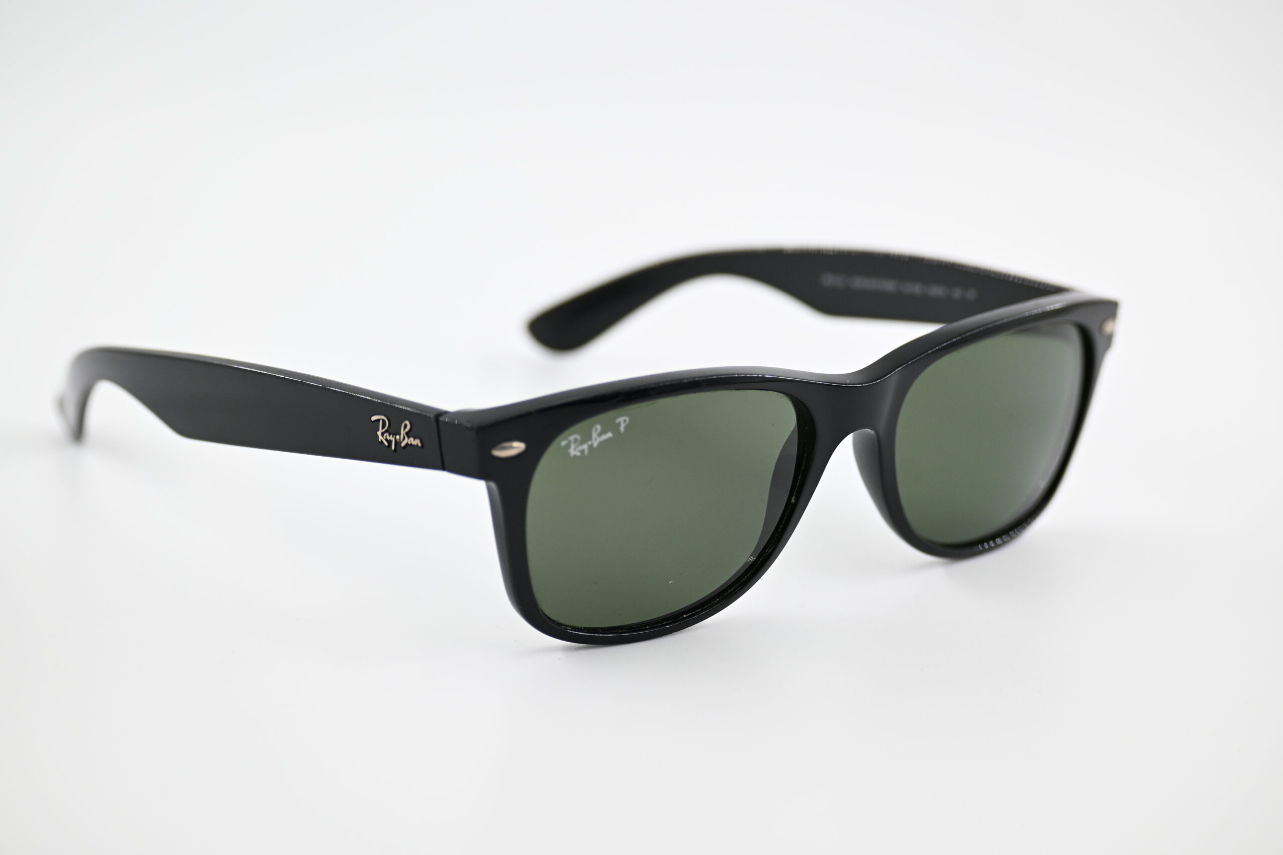 Ray-Ban New Wayfarer Black Polarized Sunglasses with G-15 Green Lenses - Image 6
