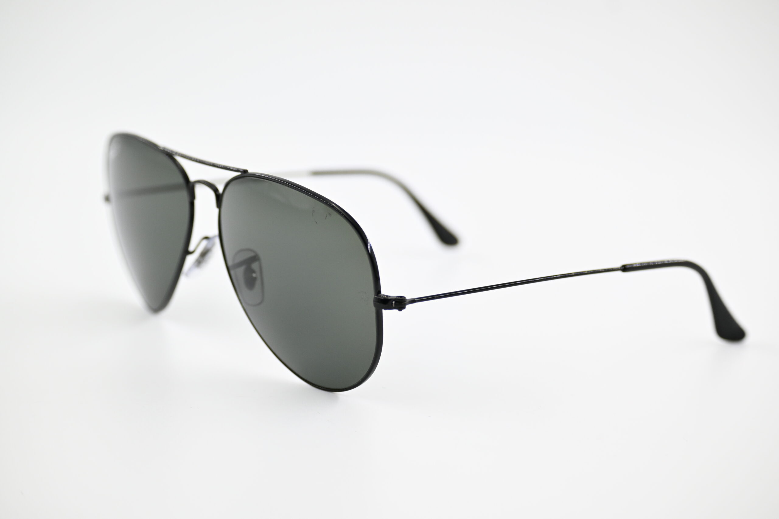 Ray-Ban Aviator Classic Black Polarized Sunglasses with Green Lenses - Image 2