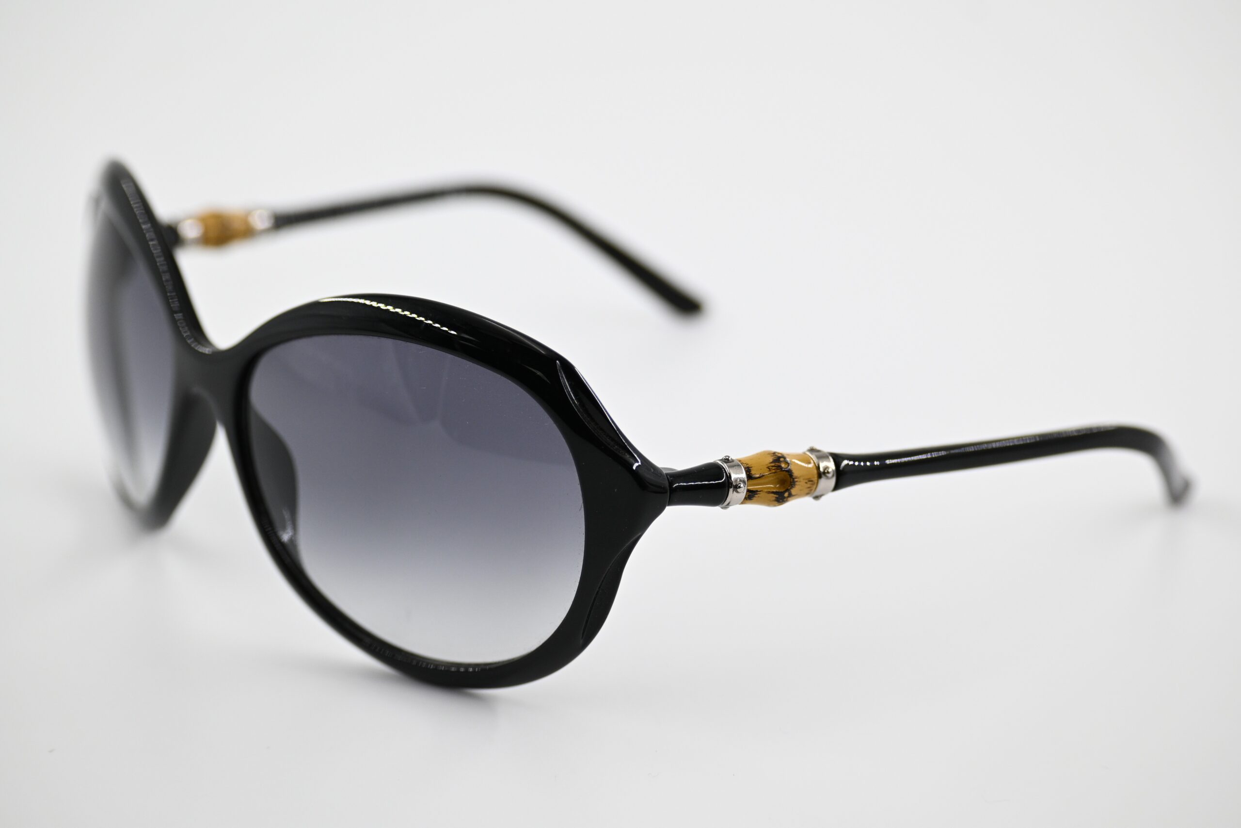 Gucci GG3131/S Black Oversized Round Sunglasses with Bamboo Detail Temples - Image 2