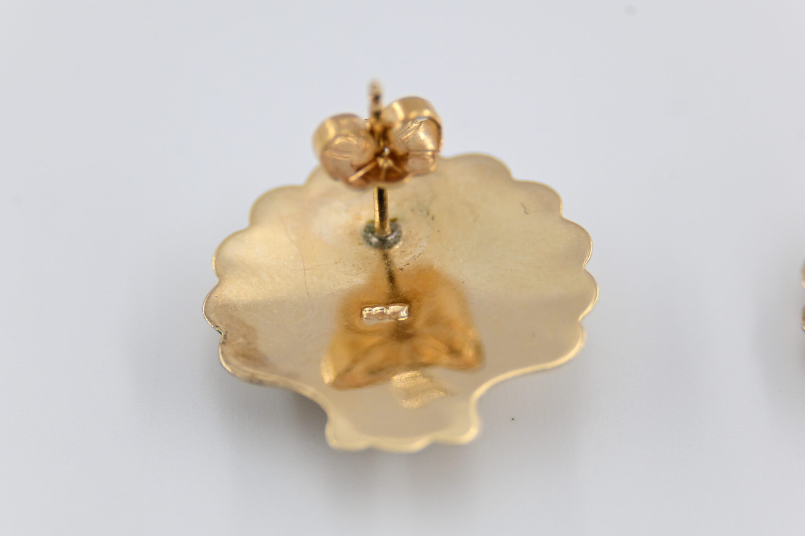 14K Yellow Gold Scallop Shell Stud Earrings with Diamond Accents - Image 4