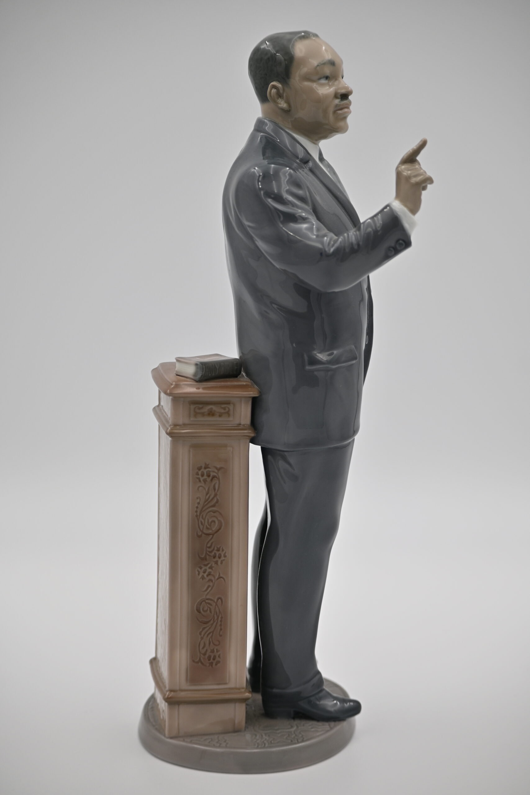 Lladro Dr. Martin Luther King Jr. Porcelain Figurine Hand Made in Spain 1993 - Image 2