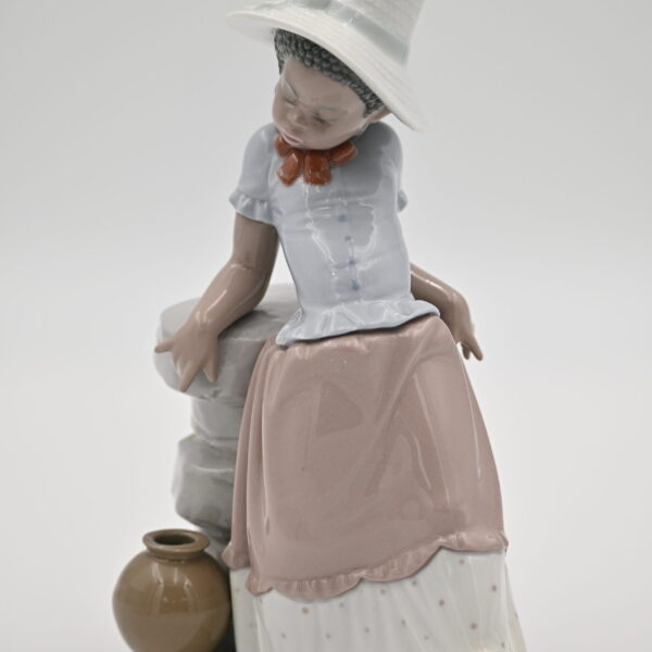 Lladro Porcelain Figurine #5158 "South of the Border" Girl Seated on Rocks 3