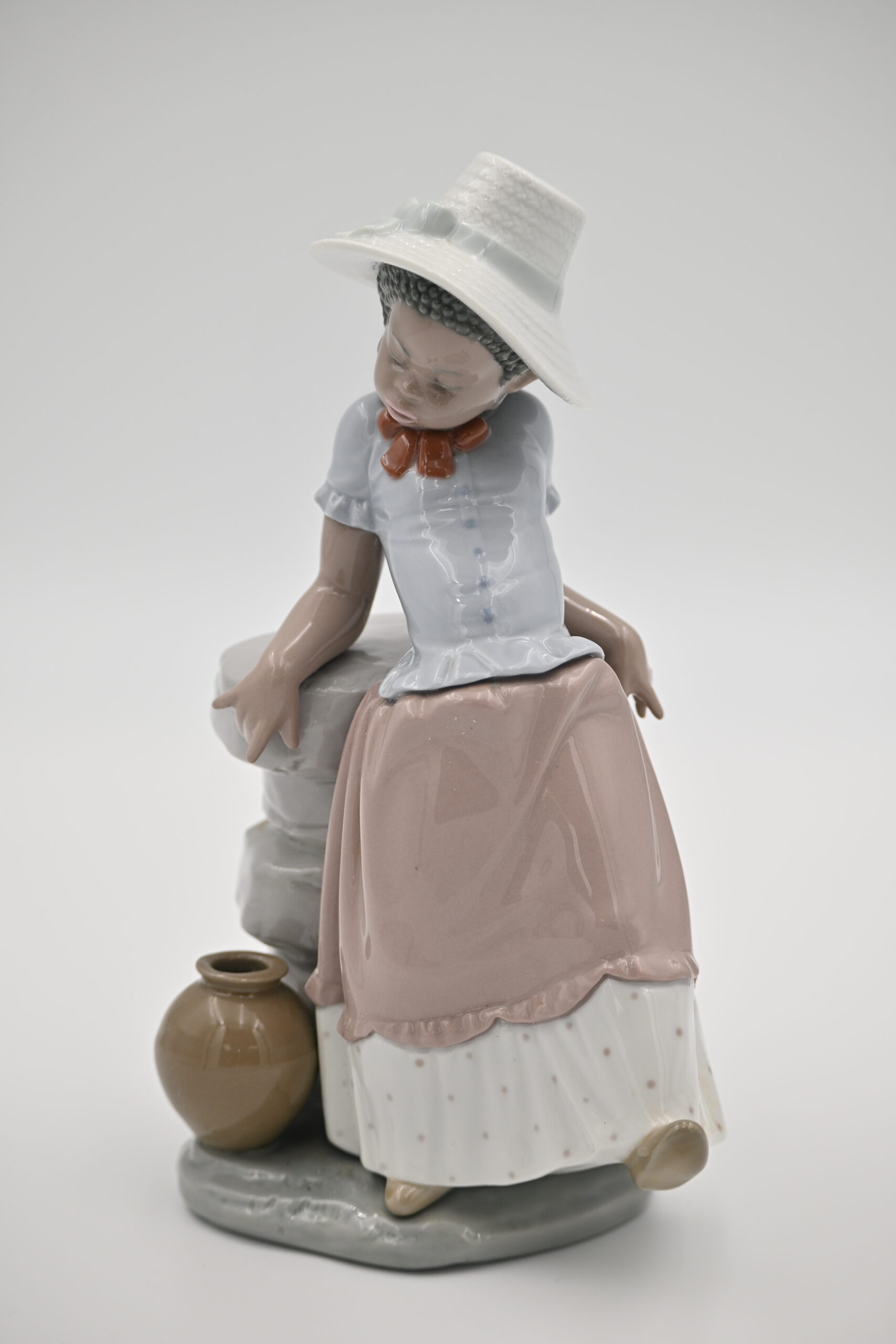 Lladro Porcelain Figurine #5158 "South of the Border" Girl Seated on Rocks