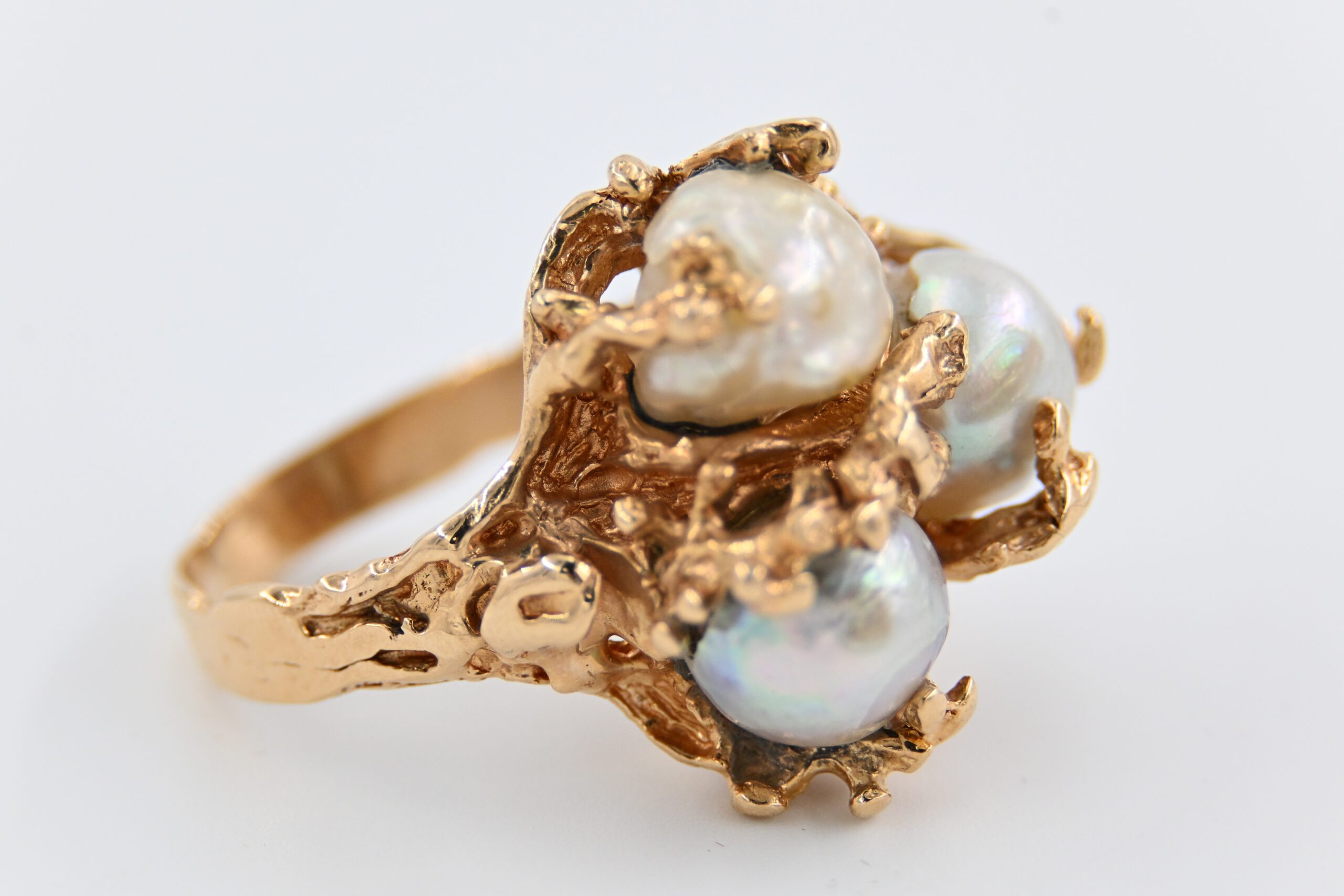 Vintage 18K Yellow Gold Baroque Pearl Cluster Brutalist Cocktail Ring - Image 4