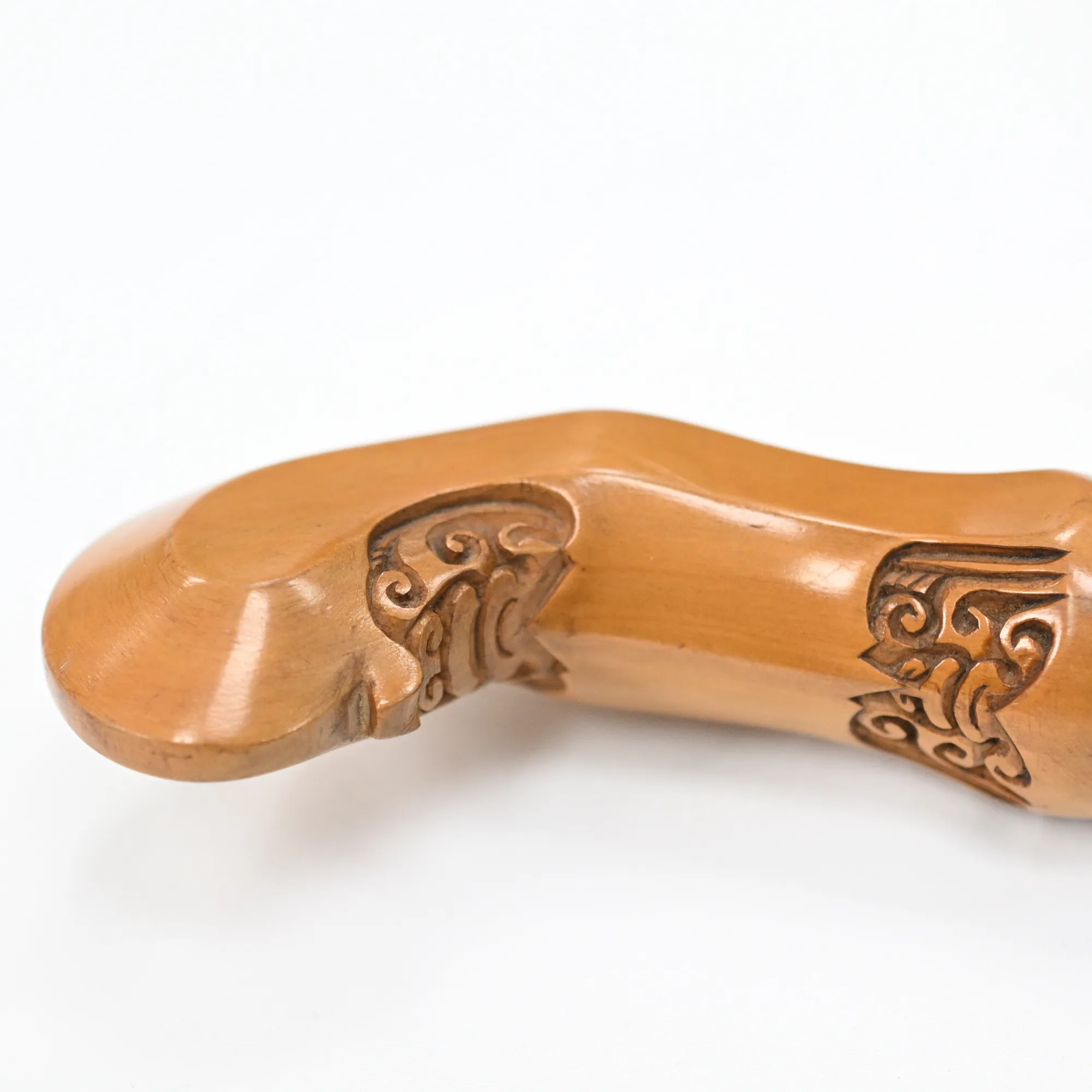 Close view of the carved pommel